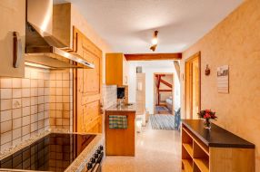 Wohnung 2 Kueche mit Abstellflaeche 1